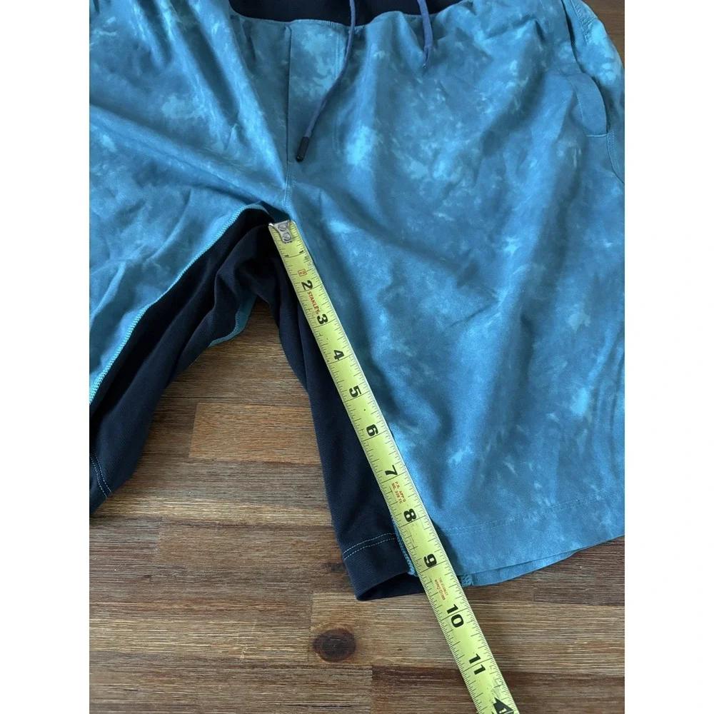 Lululemon Men's Shorts Size Large Pace Breaker 9